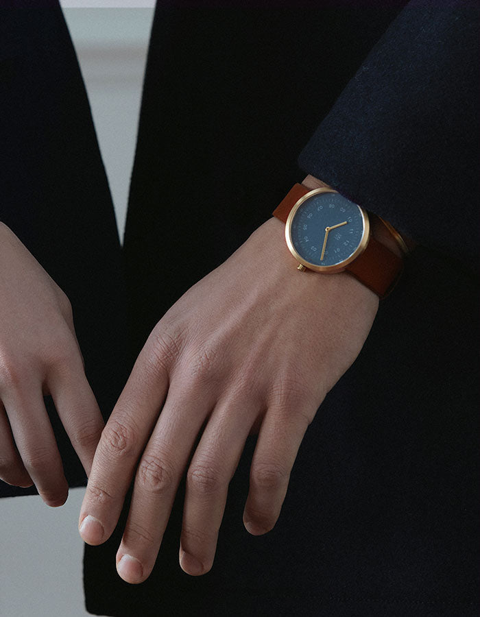 MUSTANG BROWN 40MM + NAVY LEATHER STRAP SET  (GOLD)